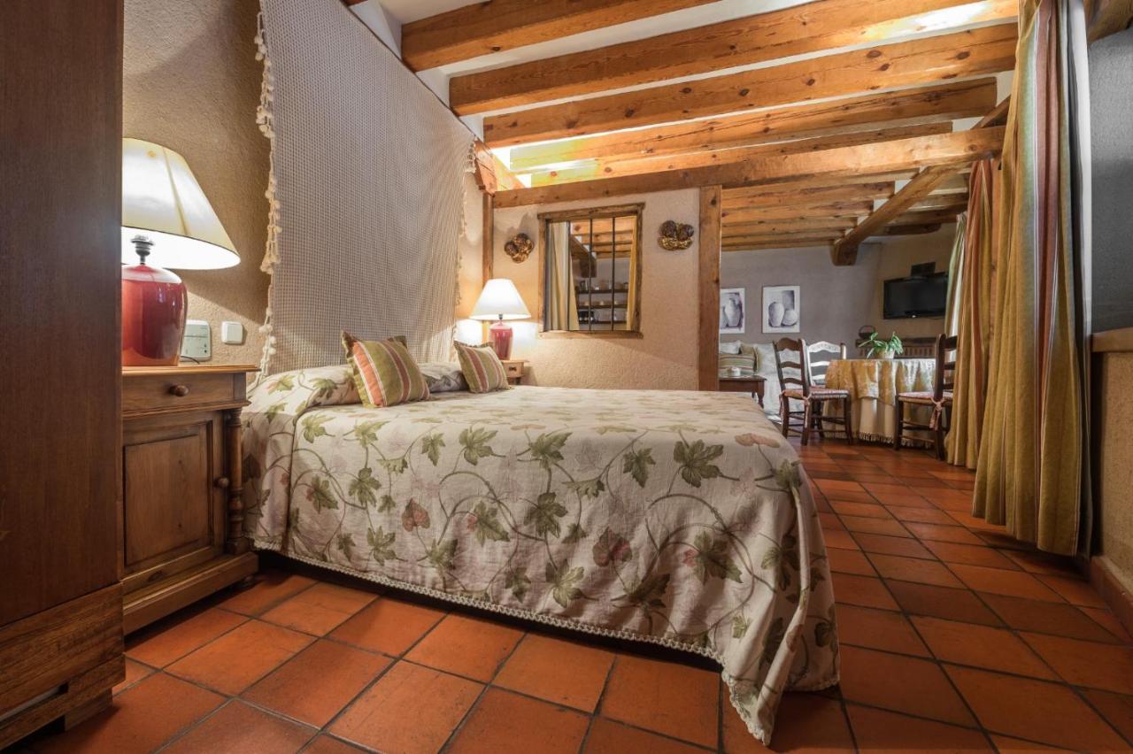 Apartamentos Lobiche Navafría 외부 사진