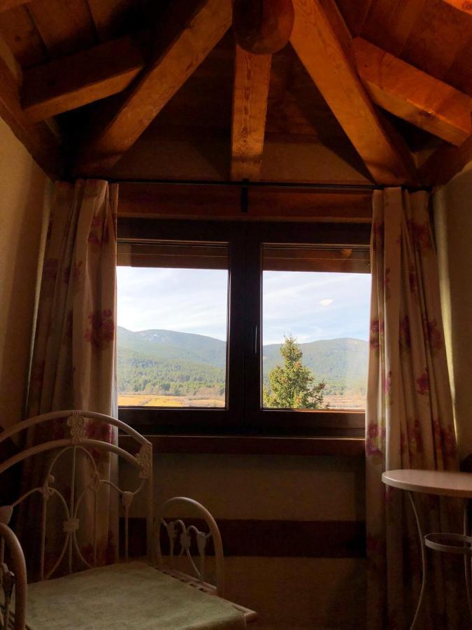 Apartamentos Lobiche Navafría 외부 사진