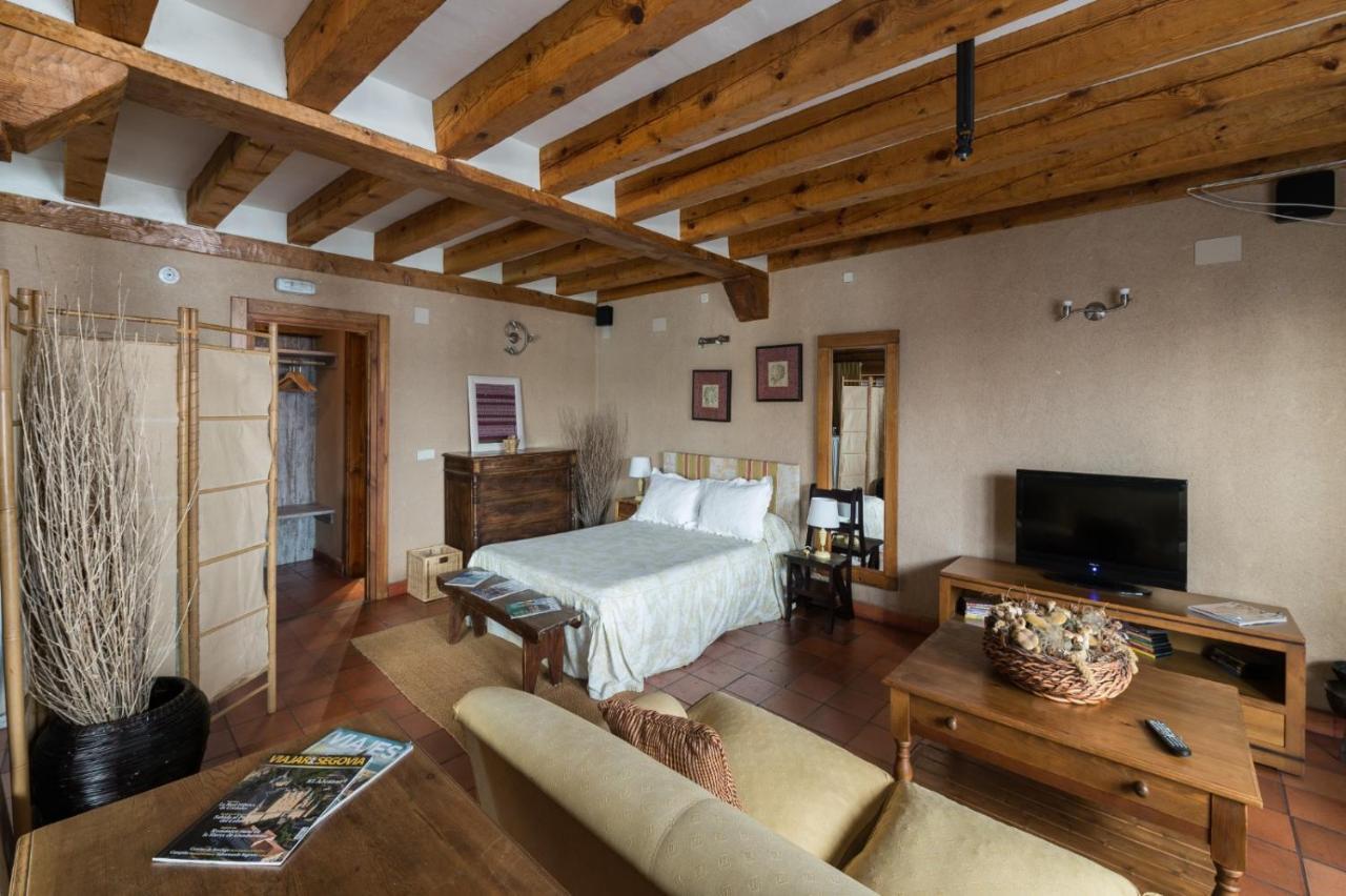 Apartamentos Lobiche Navafría 외부 사진