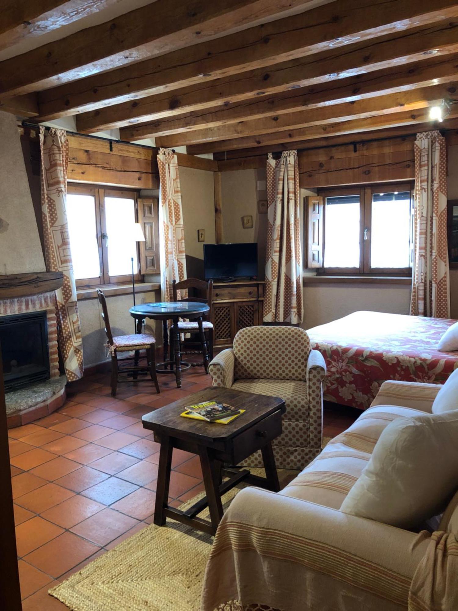 Apartamentos Lobiche Navafría 외부 사진