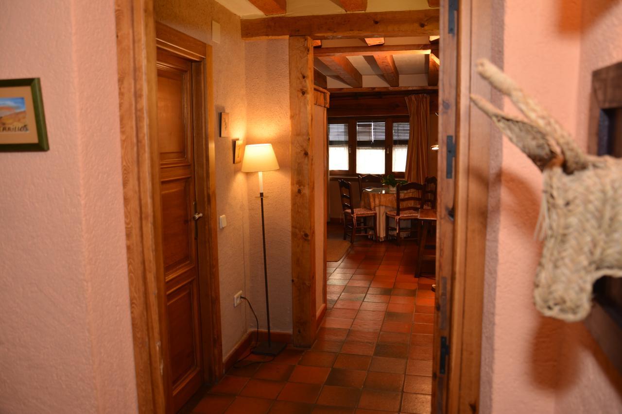 Apartamentos Lobiche Navafría 외부 사진