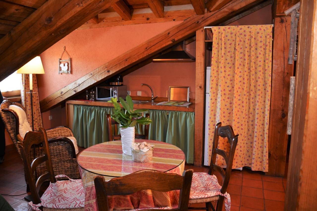 Apartamentos Lobiche Navafría 외부 사진